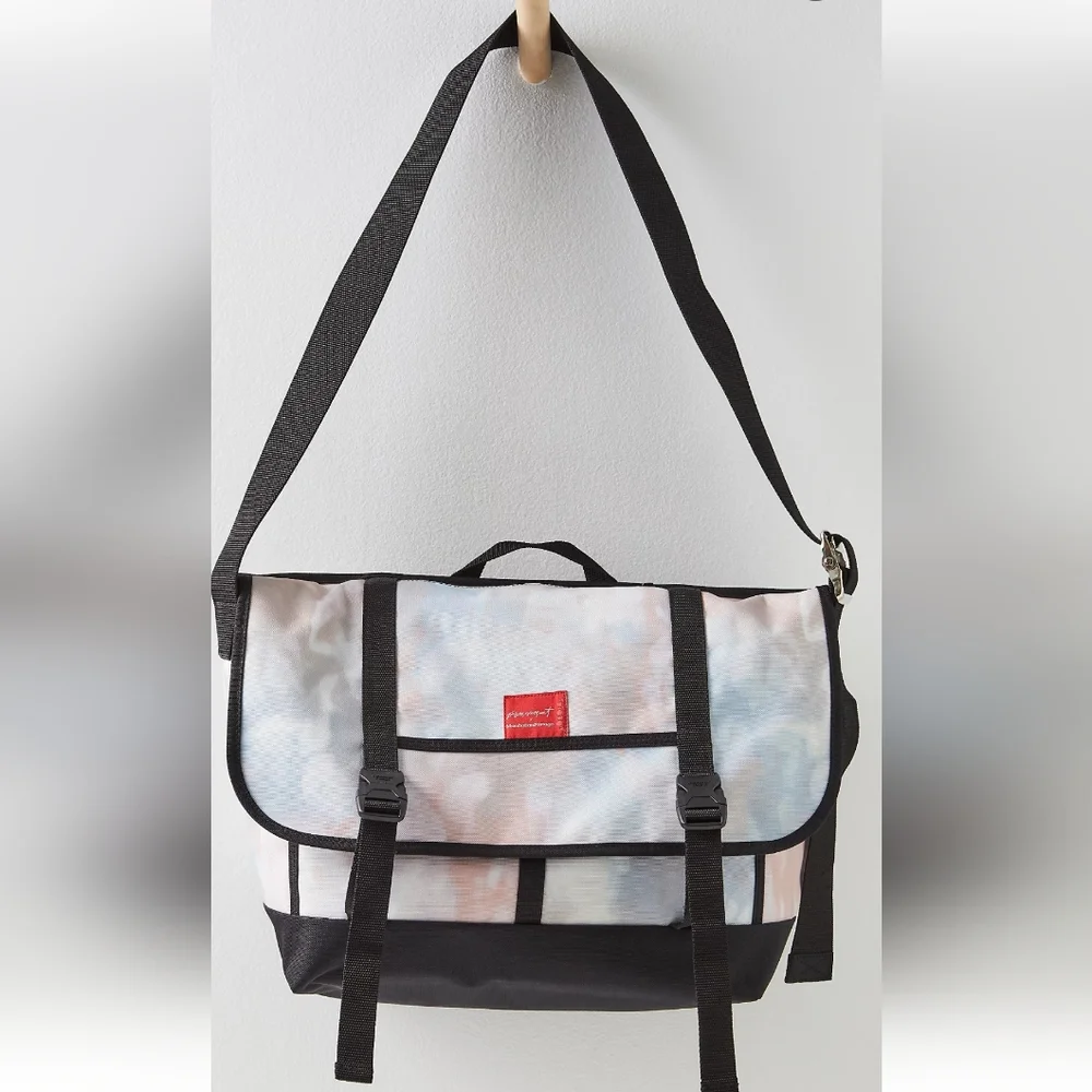 Free People Manhattan x Portage Cloud Messenger Bag. NWOT.